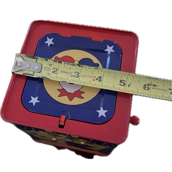 Vintage Schylling Jack in the Box wind the handle and jester pops up - Picture 4 of 10